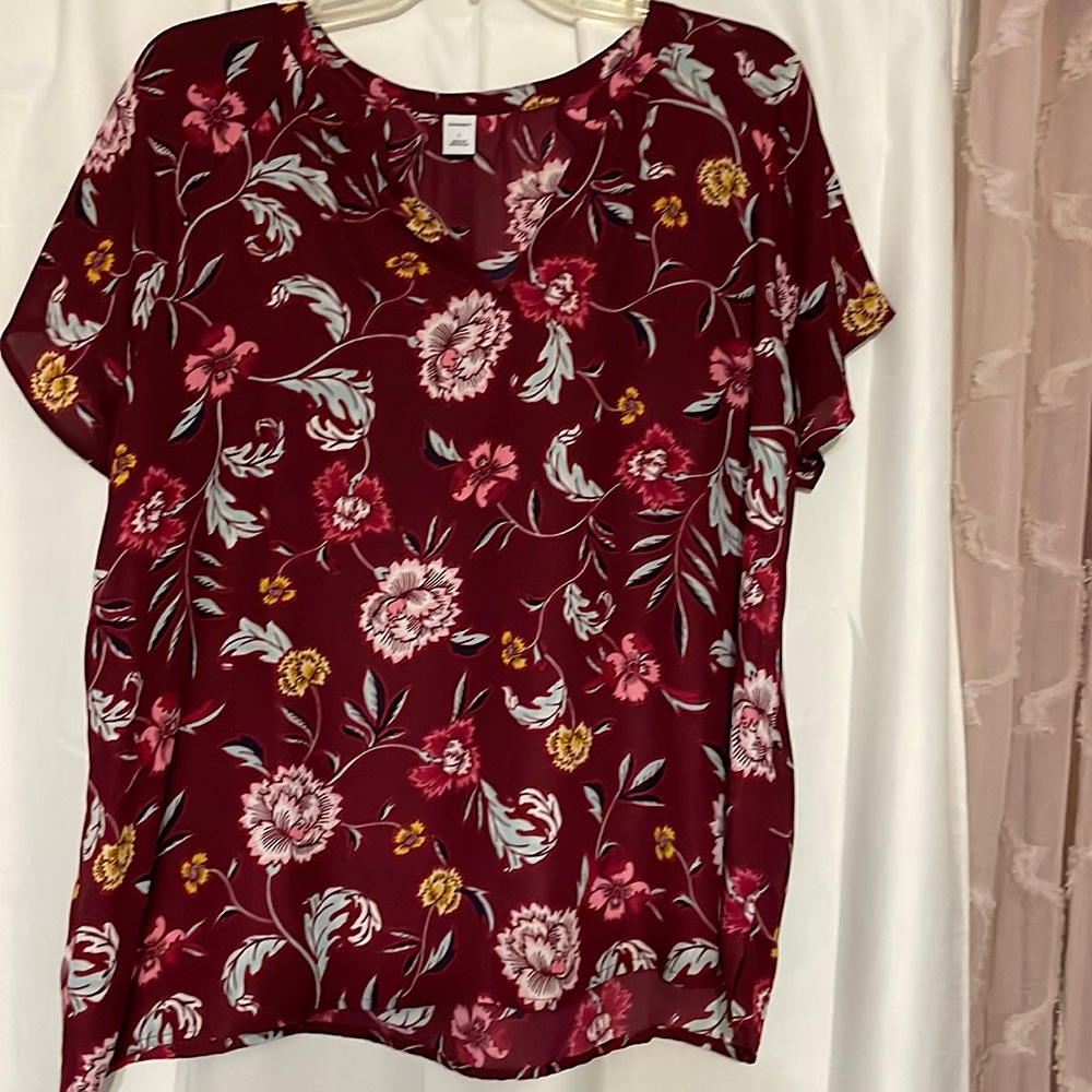 Old Navy floral shirt. Barely worn. Like new!